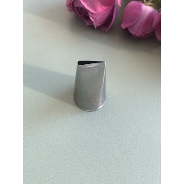 Кондитерская насадка лепесток розы прямой №126 , 1 шт. Кондитерская насадка лепесток розы прямой №126 , 1 шт.