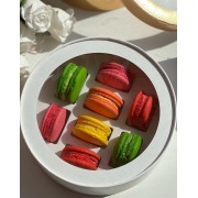 Коробка белая круглая ( шляпная) на 8 макарон, диаметром 200 мм, высотой 60 мм, с окном и ложементом, 1 шт