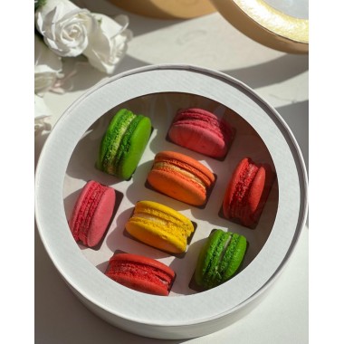 Коробка белая круглая ( шляпная) на 8 макарон, диаметром 200 мм, высотой 60 мм, с окном и ложементом, 1 шт