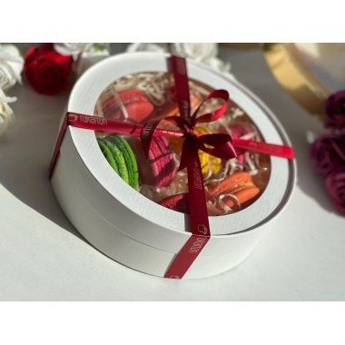 Коробка белая круглая ( шляпная) на 8 макарон, диаметром 200 мм, высотой 60 мм, с окном и ложементом, 1 шт