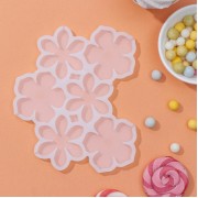 Форма силиконовая для леденцов «Цветочки», 14×12×0,7 см, 6 ячеек, цвет белый