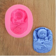 Молд силиконовый 8,5×7 см "Малыш под лепестками"