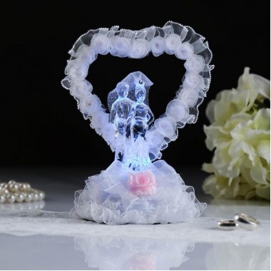 Фигурка для торта с подсветкой "Сердце с молодоженами", 11,5х11,5х15 см