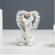 Фигурка для торта "Сердце с молодоженами", полистоун, 8х7х12 см