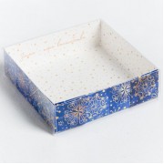 Коробка для макарун с подложками «Зима—пора волшебства», 12 × 12 × 3 см