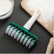 Валик для нарезки полос из теста «Сладость», 14 см, цвет МИКС