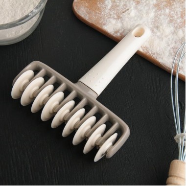 Валик для нарезки полос из теста «Сладость», 14 см, цвет МИКС Валик для нарезки полос из теста «Сладость», 14 см, цвет МИКС